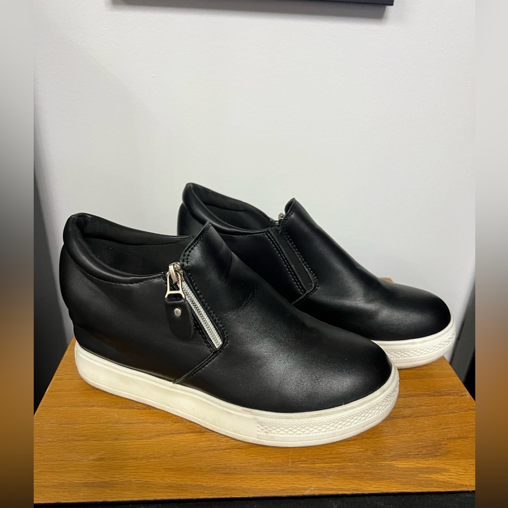 Black wedge fashion sneakers size 7.5 EUC